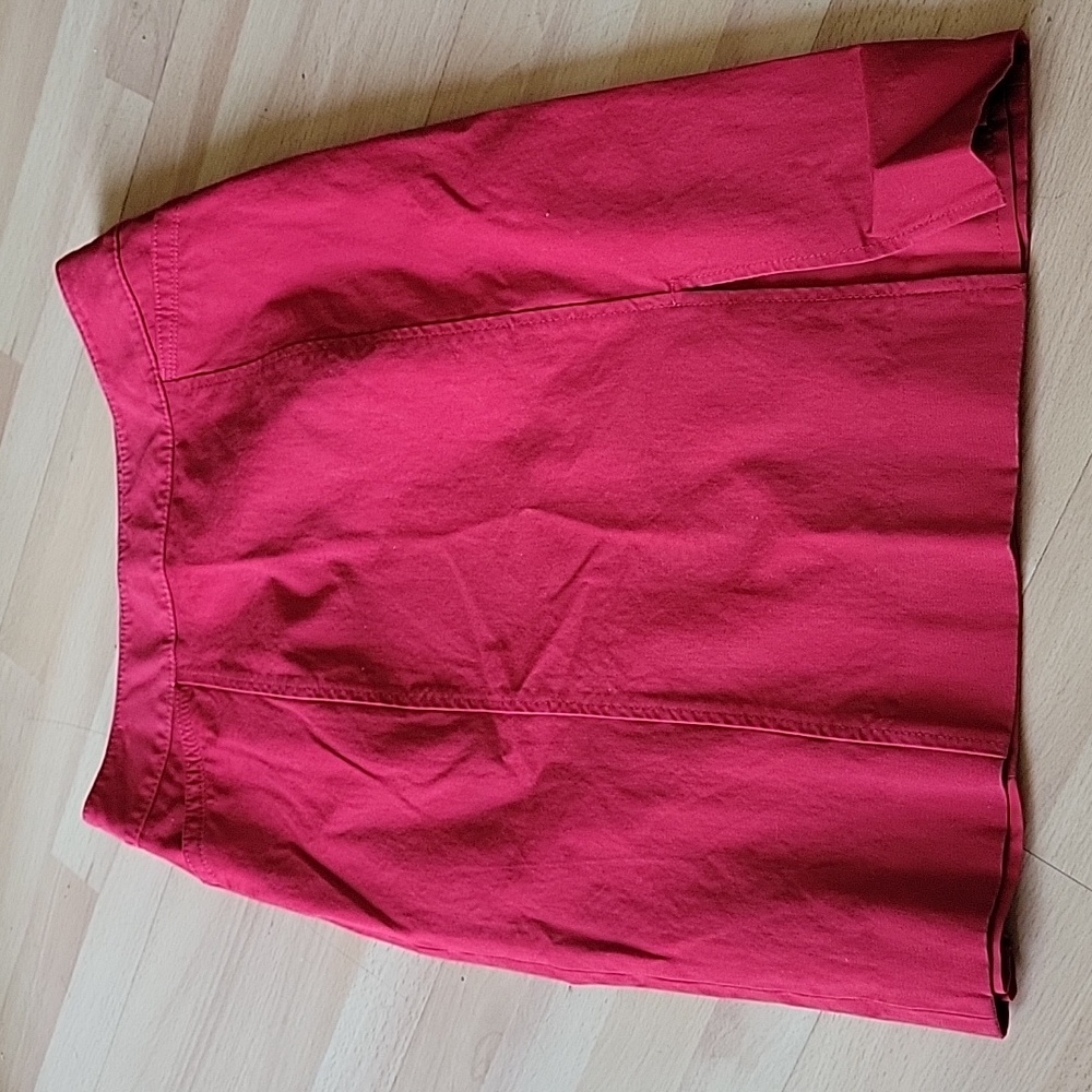 White House Black Market skirt,  size 6, red. Excellent condition